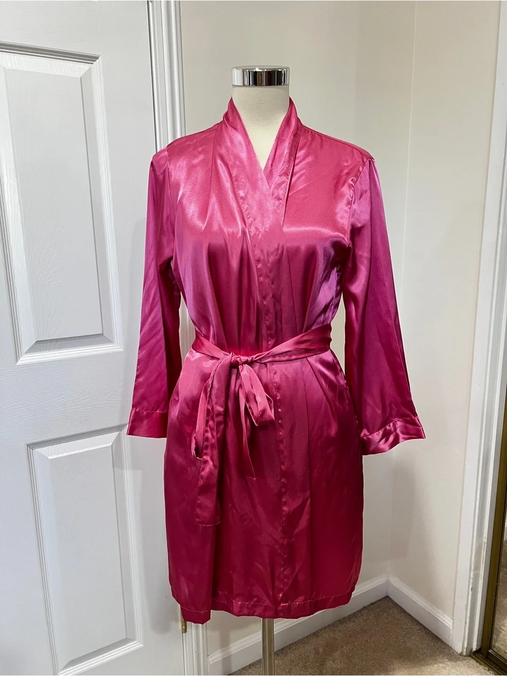 Morgan Taylor Intimates Robe Pink Size Small long Sleeve 100% Polyester